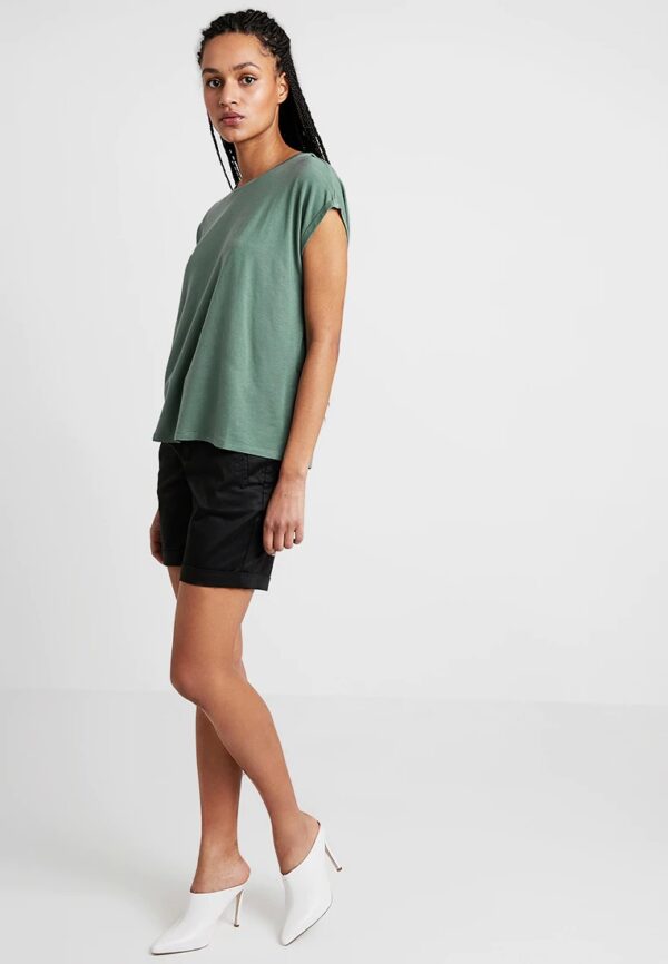 Laurel wreath woman tshirt - Image 4