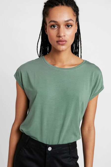 Laurel wreath woman tshirt
