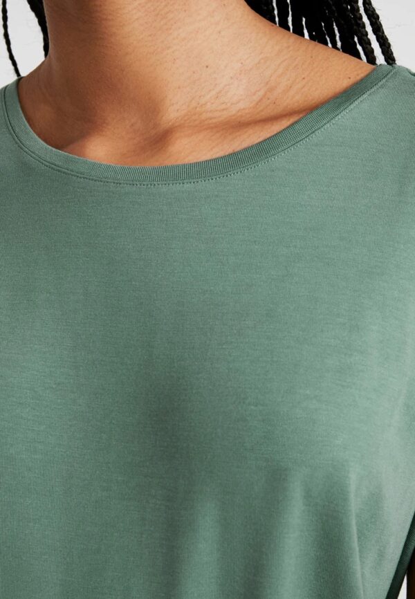 Laurel wreath woman tshirt - Image 6